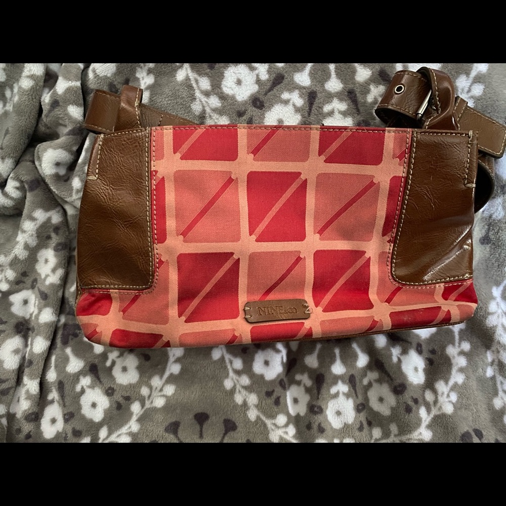 Shoulder purse in good condition